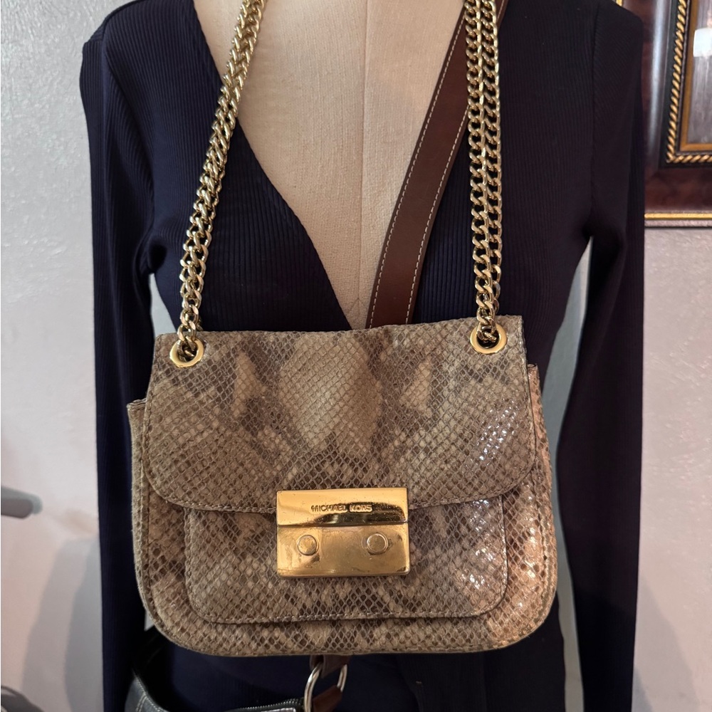 💕CLEAR OUT Michael Kors Beige Snake Print Shoulder Bag with Gold Chain